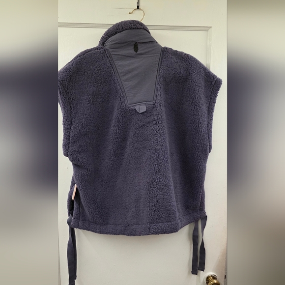 Free People Movement Scout It Out Vest NWT Graphite Oversized Snap Front Small - Picture 2 of 7